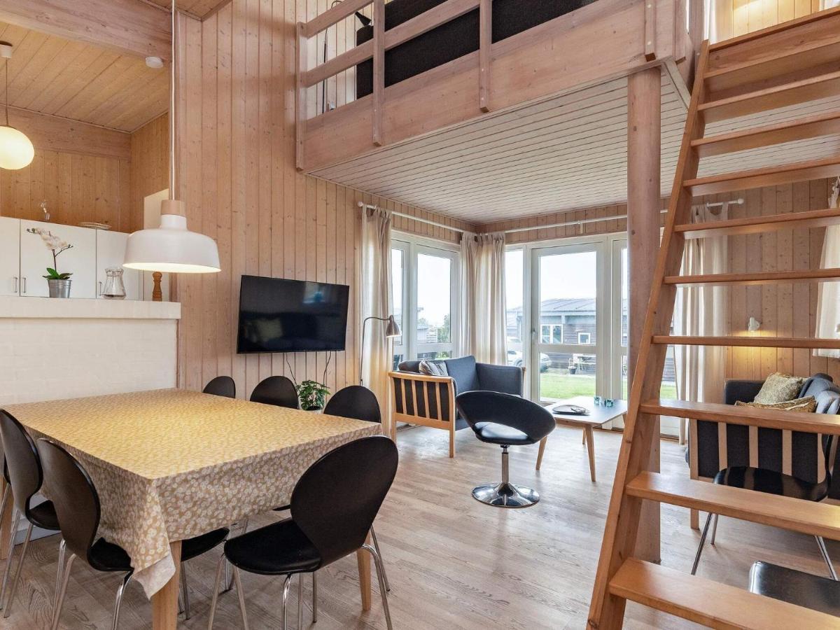 8 Person Holiday Home In Faborg Bagian luar foto