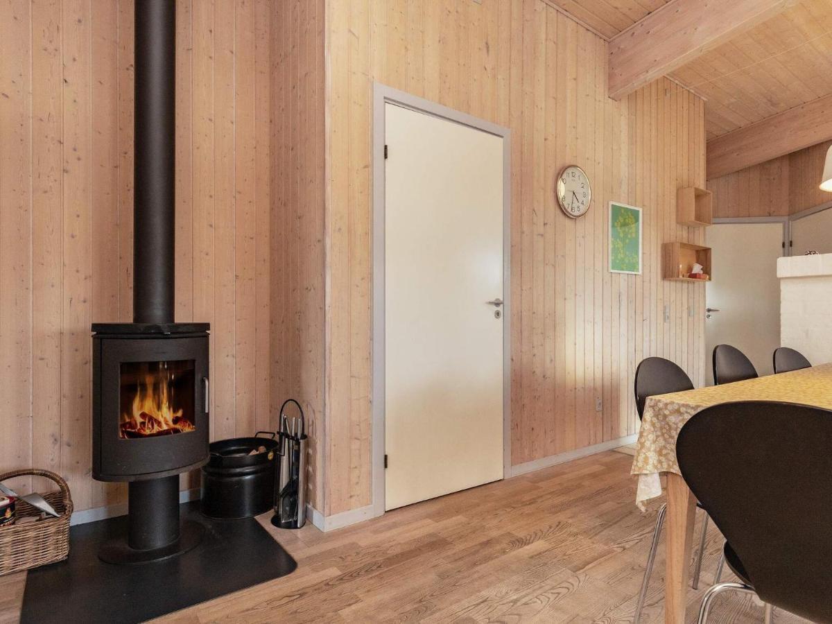 8 Person Holiday Home In Faborg Bagian luar foto