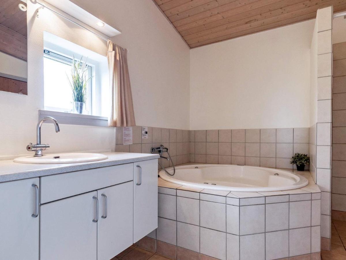 8 Person Holiday Home In Faborg Bagian luar foto