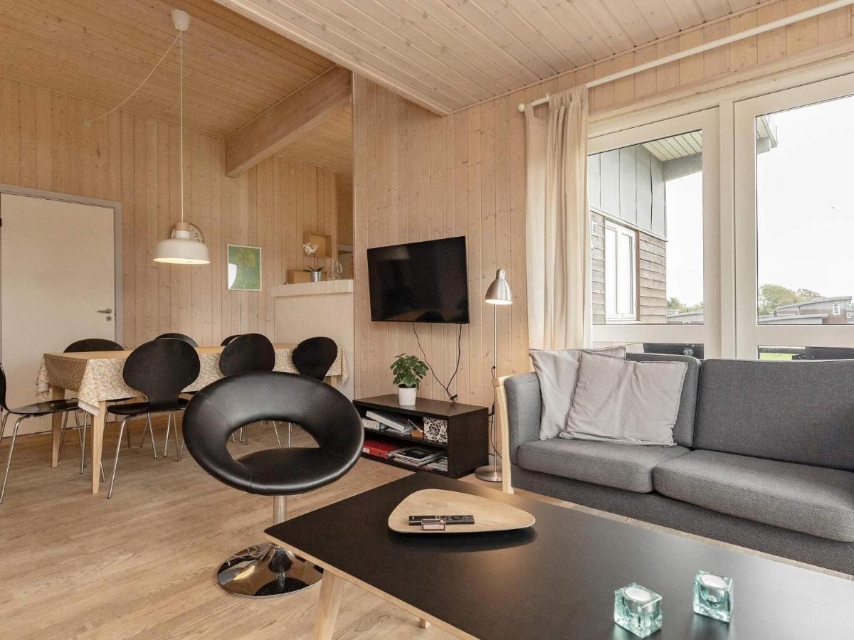8 Person Holiday Home In Faborg Bagian luar foto